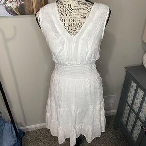 754 J GEE Elegant White Sleeveless Dress